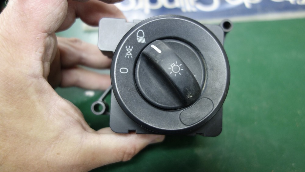 Freightliner Cascadia A06-58685-001 Head Light Headlight Switch