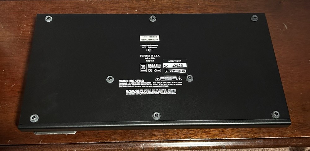 LINE 6 POD HD300 Guitar MULTI-EFFECTS Processor Case Tested Excellent Condition