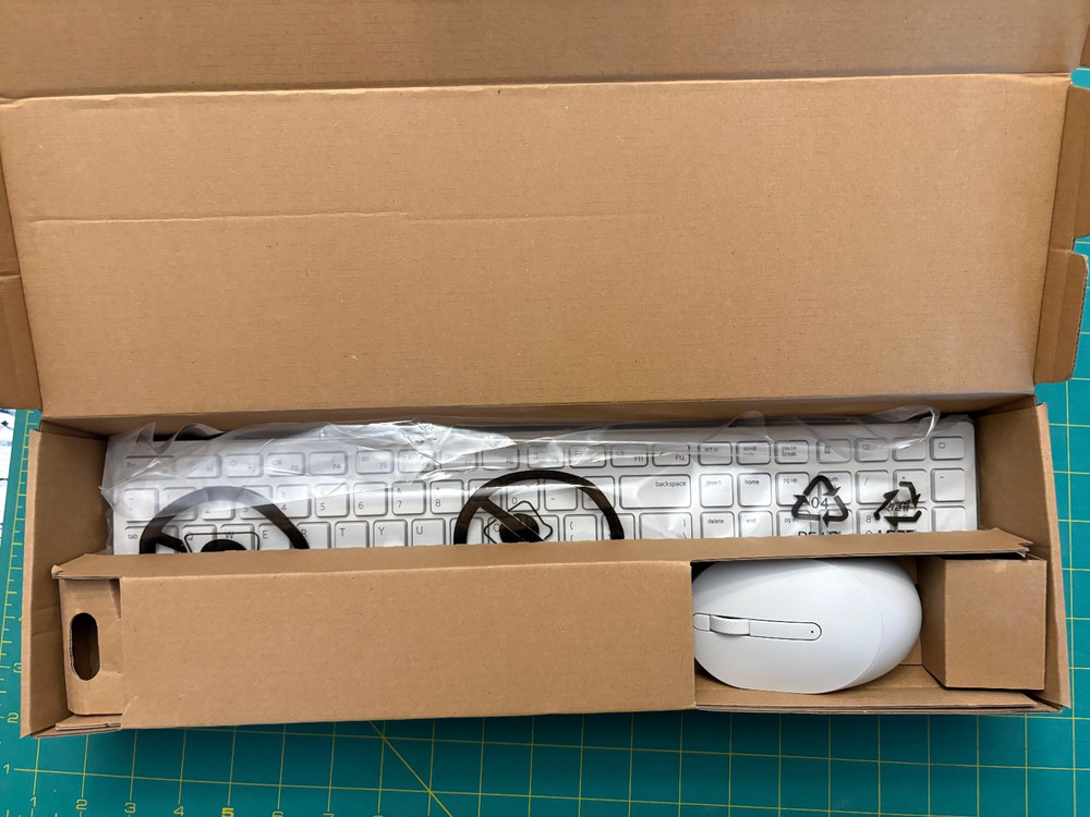 Dell Wireless Keyboard & Mouse (Model KB3121Wp)