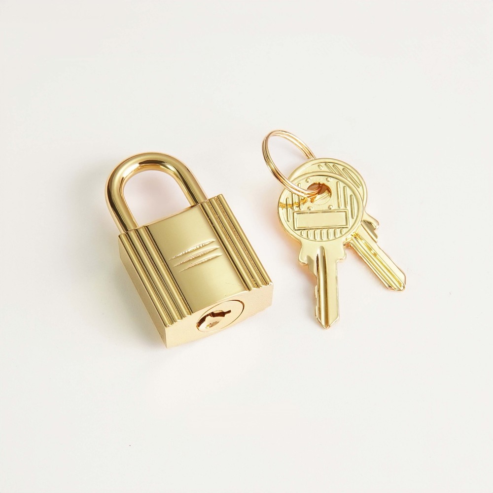 Chic Handbag Locks in Brass - Essential Bag Accessories