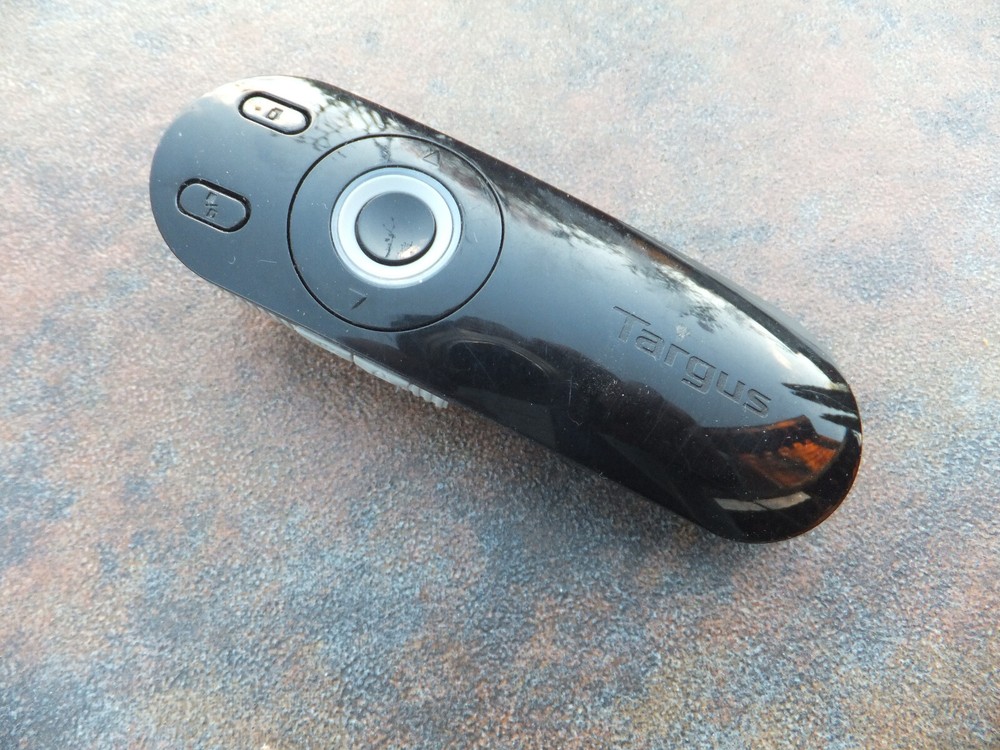 Targus P32 Dual-Mode Presenter/Pointer. Bluetooth - For Windows & Mac, No Back