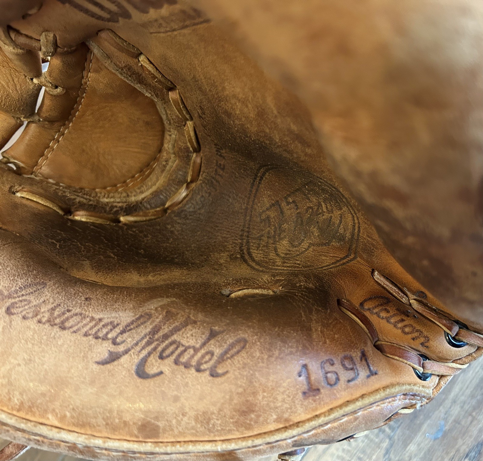 Game Used Auto Tony Peña 1982 Wilson Catchers Mitt Pittsburgh Pirates Photomatch