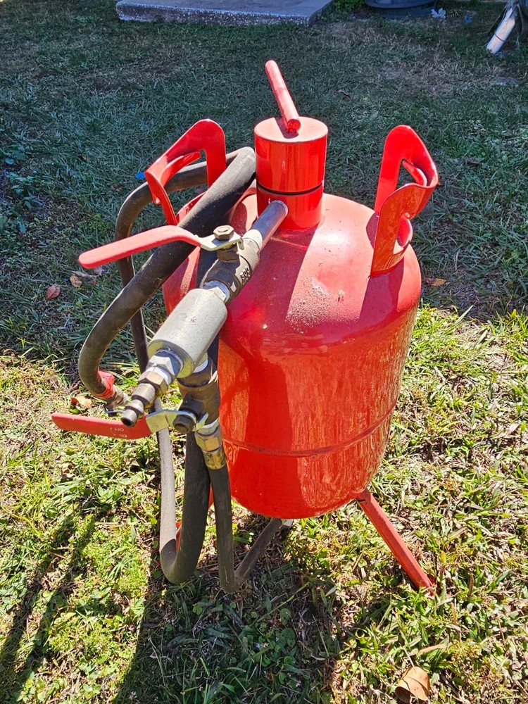 Central Pneumatic Portable Sand Blaster *LOCAL PICKUP ONLY*