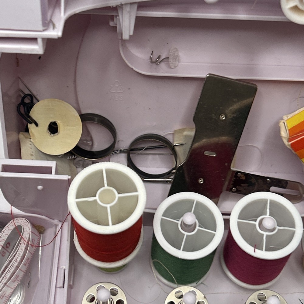 SINGER Sew Essentials Foldup Case Sewing Kit Portable Organizer w/ items include