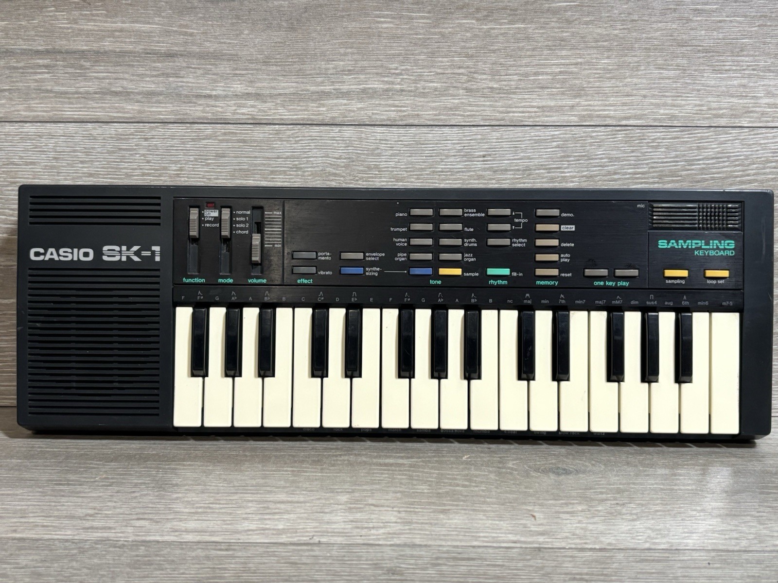 CASIO SK-1  Portable 32 Key Sampling Keyboard, Piano, Synth TESTED/NO POWER CORD