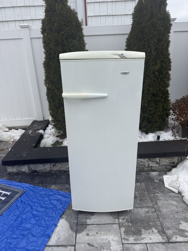 refrigerator Whirlpool