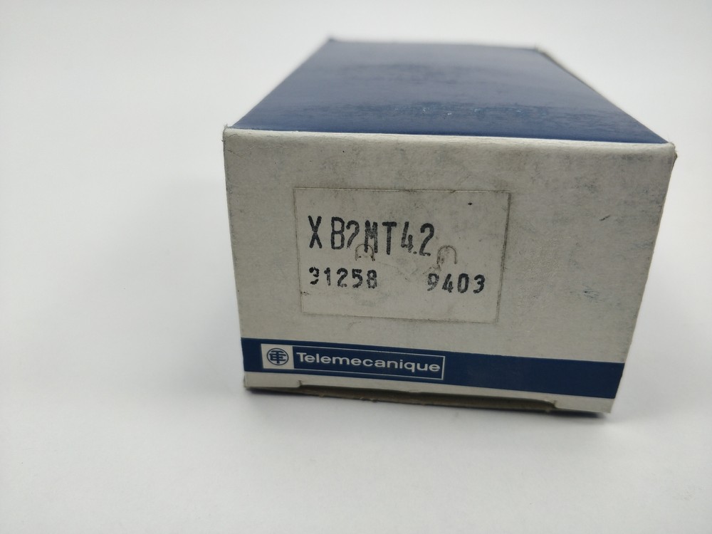 Schneider / Telemecanique XB2MT42 Pushbutton 31258