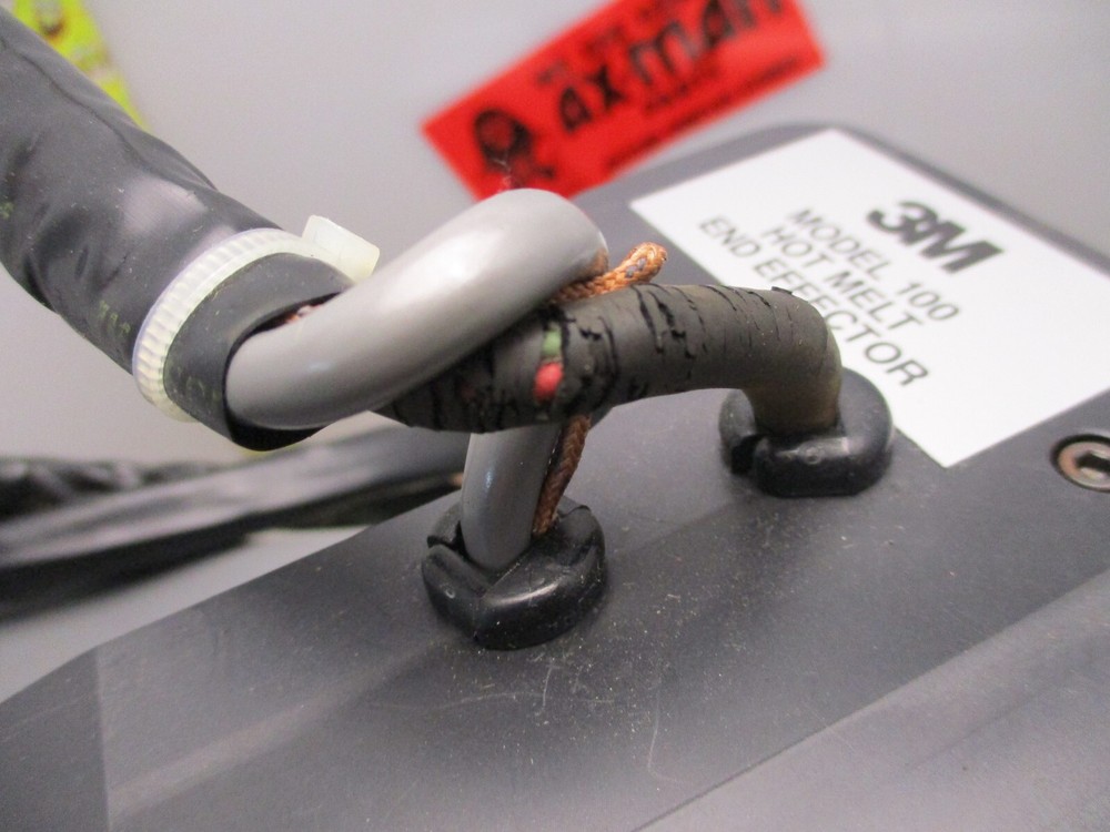 3M model 100 hot melt end effector actuated applicator 150 controller [2*L-32]