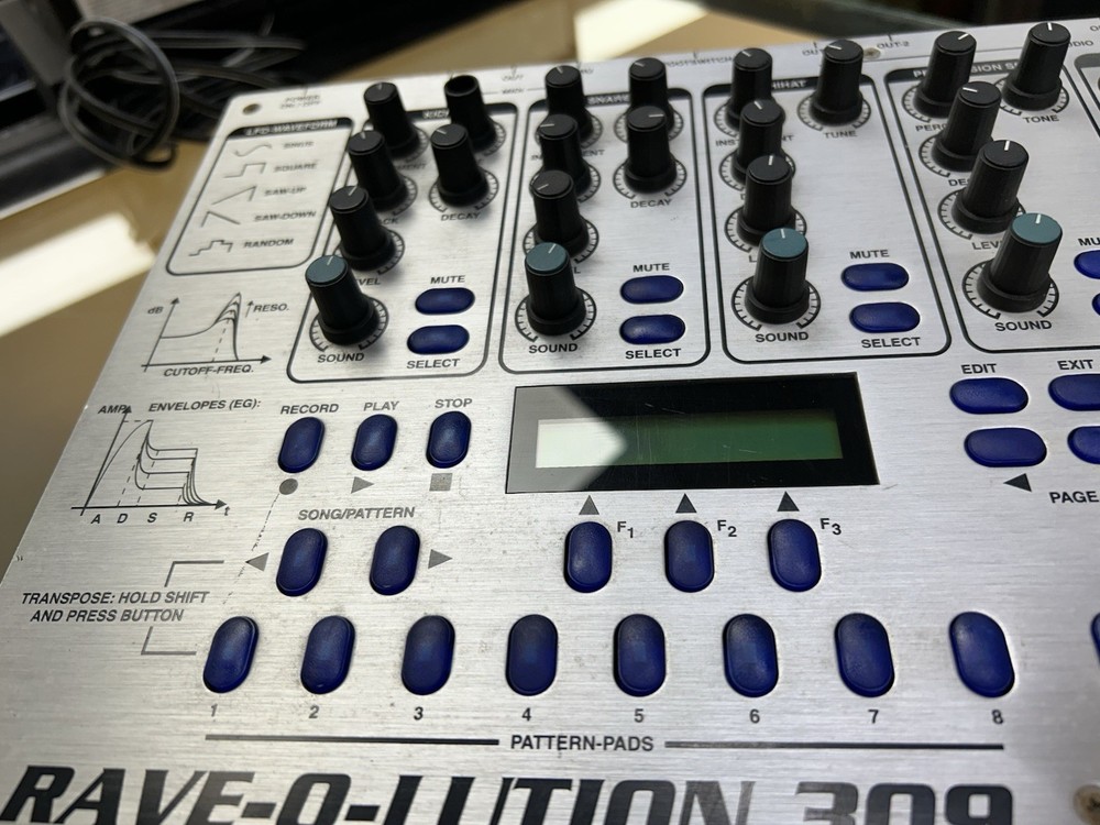 Quasimidi Rave-O-Lution 309 Machine