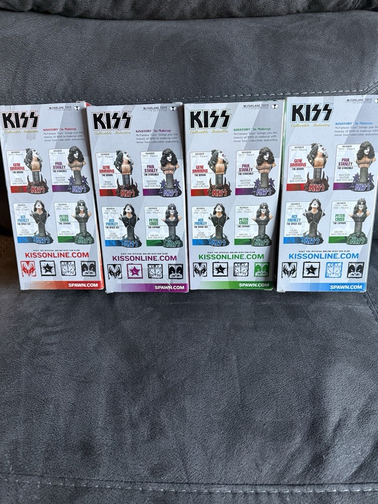 Kiss Bust Set of 4