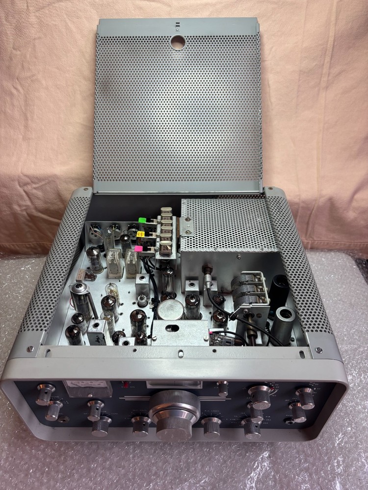K . W . ELECTRONICS SINGLE SIDEBAND TRANSCEIVER MODEL KW 2000B MADE IN ENGLAND.