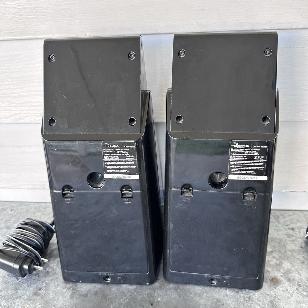 2 Rocketfish RF-WS01 Wireless Bookshelf Speakers Only No Transmitter