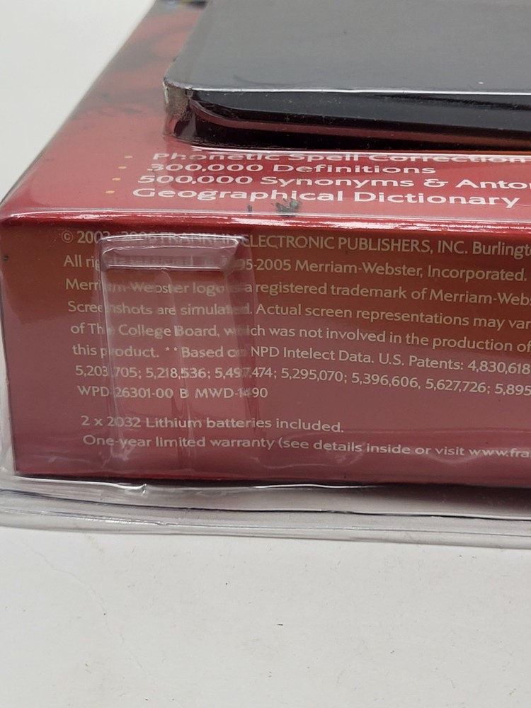 Franklin Dictionary & Thesaurus with Comprehensive Reference Set MWD-1490