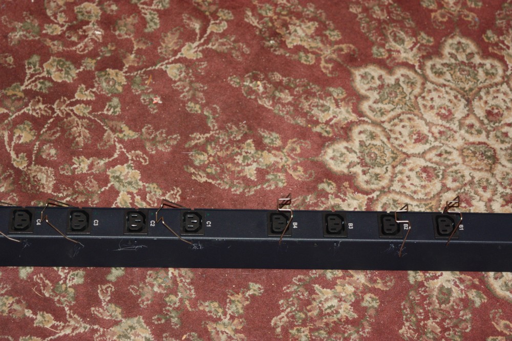 AVOCENT SPC1620 SPC1620V3 16 OUTLETS SECURE CONTROL POWER DISTRIBUTION UNIT