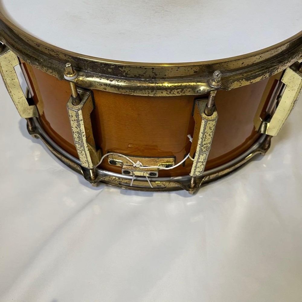 Pearl Custom Classic One Piece Maple Shell Snare Drum