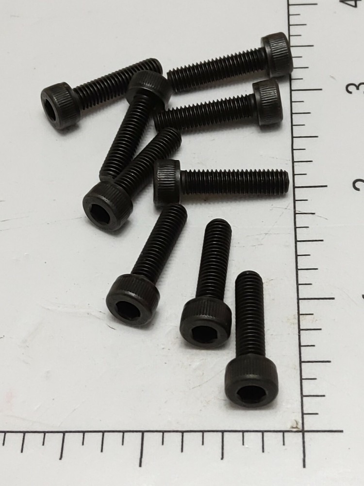 LOT OF 9 MAX SCREWS BB40407 (NOS)