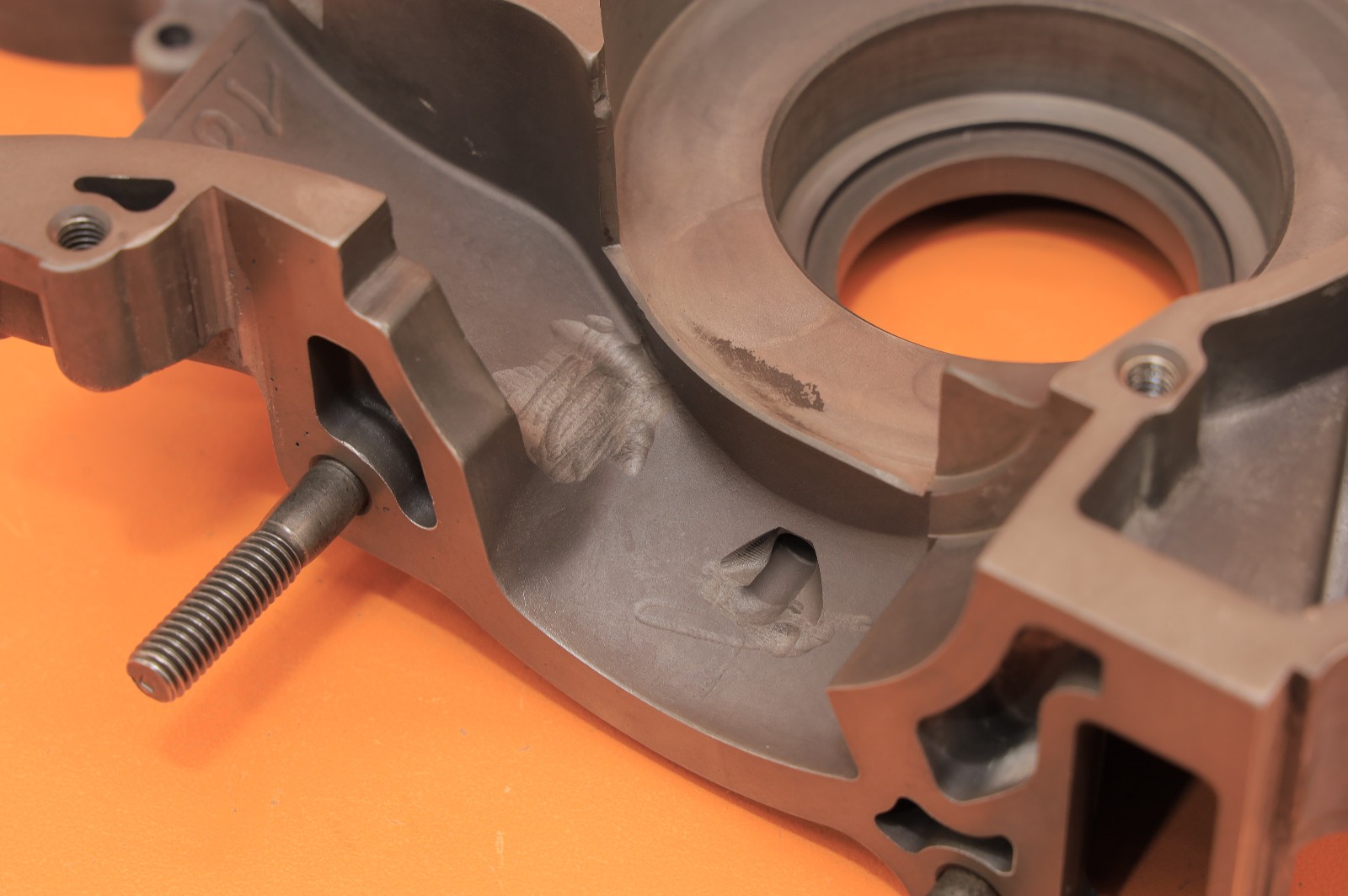 2003 98-05 KTM 200 EXC SX OEM Engine Crankcase Set Carter Block Half Bottom End