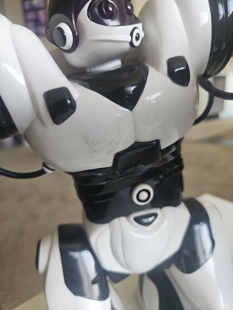2 VINTAGE WOWWEE WHITE & BLACK ROBOSAPIEN ROBOT 2004 Untested Read