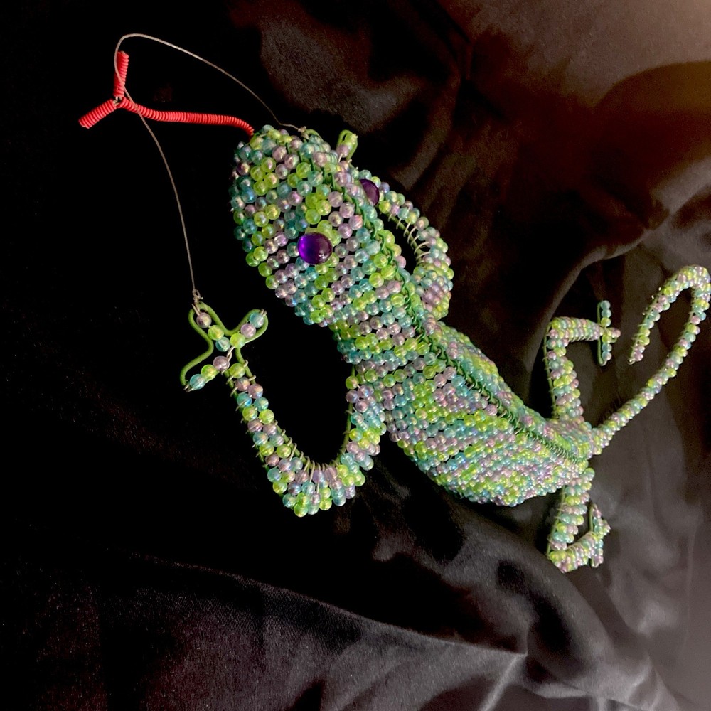 Wire & Beaded Salamander Lizard Sculpture Wall Decor 16”