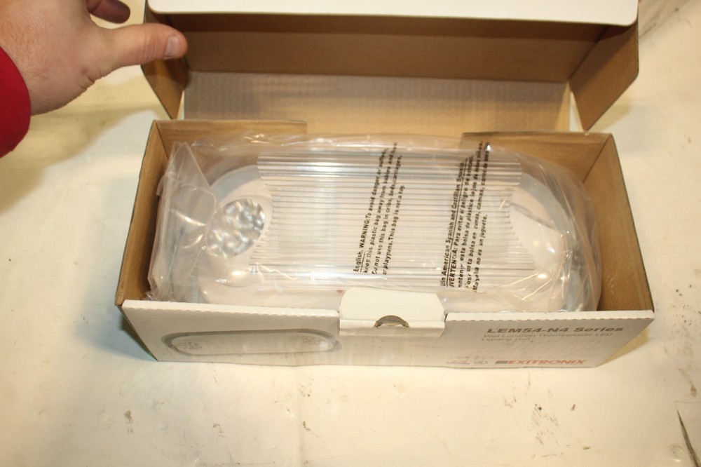 Exitronix Wet Location Thermoplastic LED Lighting Ujnit LEM54-N4-WH