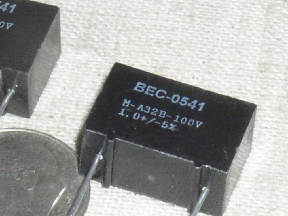 2 BISHOP ELECTRONICS A32B105 METALIZED POLYESTER AUDIO CAPACITOR 1UF 100V USA