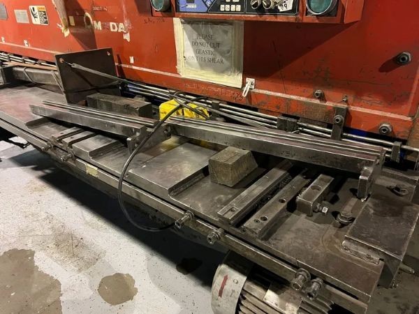 AMADA SHEAR WITH PROGRAMMABLE BACK GAUAGE (19432C-291)