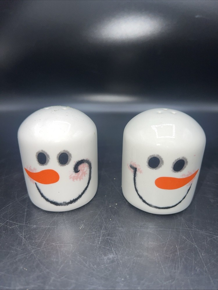 White Snowmen Salt and Pepper Shakers