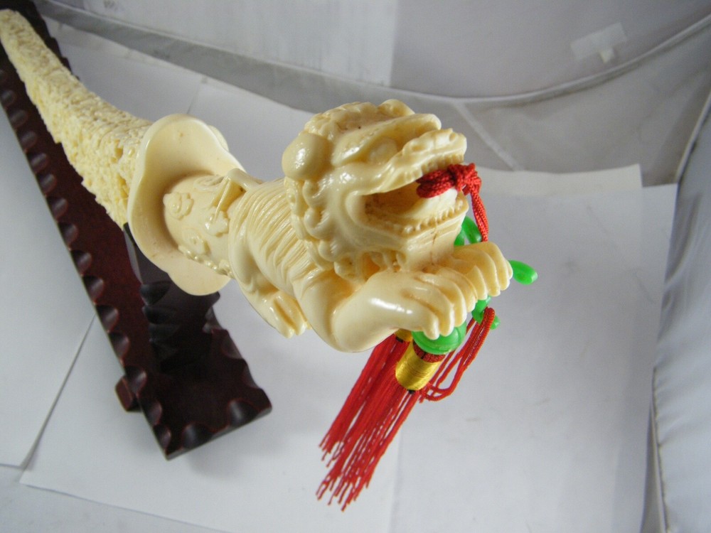 ORNATE PLASTIC SAMURAI SWORD WITH FOO DOG HANDLE AND STAND