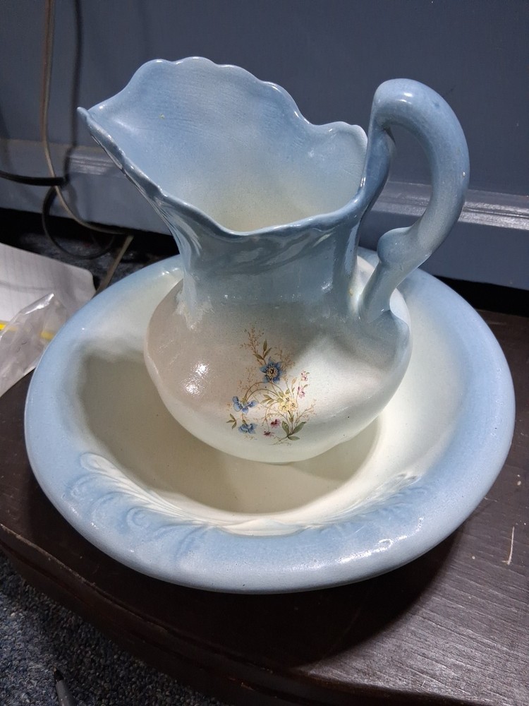 Small Vintage Pitcher & Basin