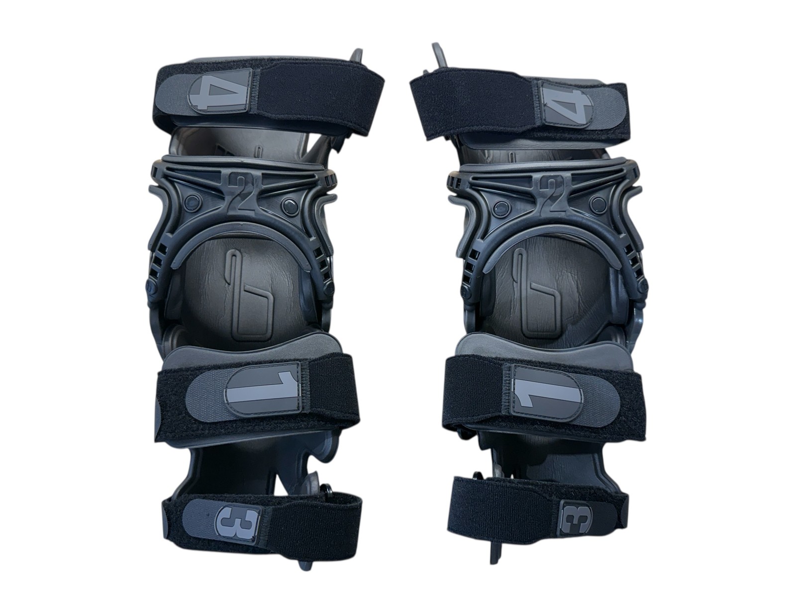 Mobius X8 Pair Knee Braces Medium Storm Grey Dirt Bike MX ATV - OPEN BOX ITEM -