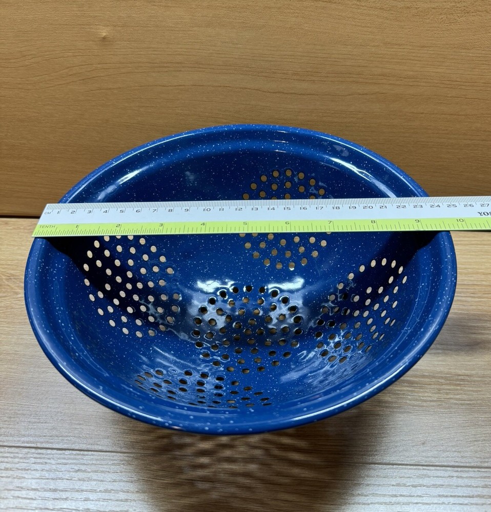 Cinsa Enamelware Blue & White Speckled 3 Legged Colander Strainer READ MORE