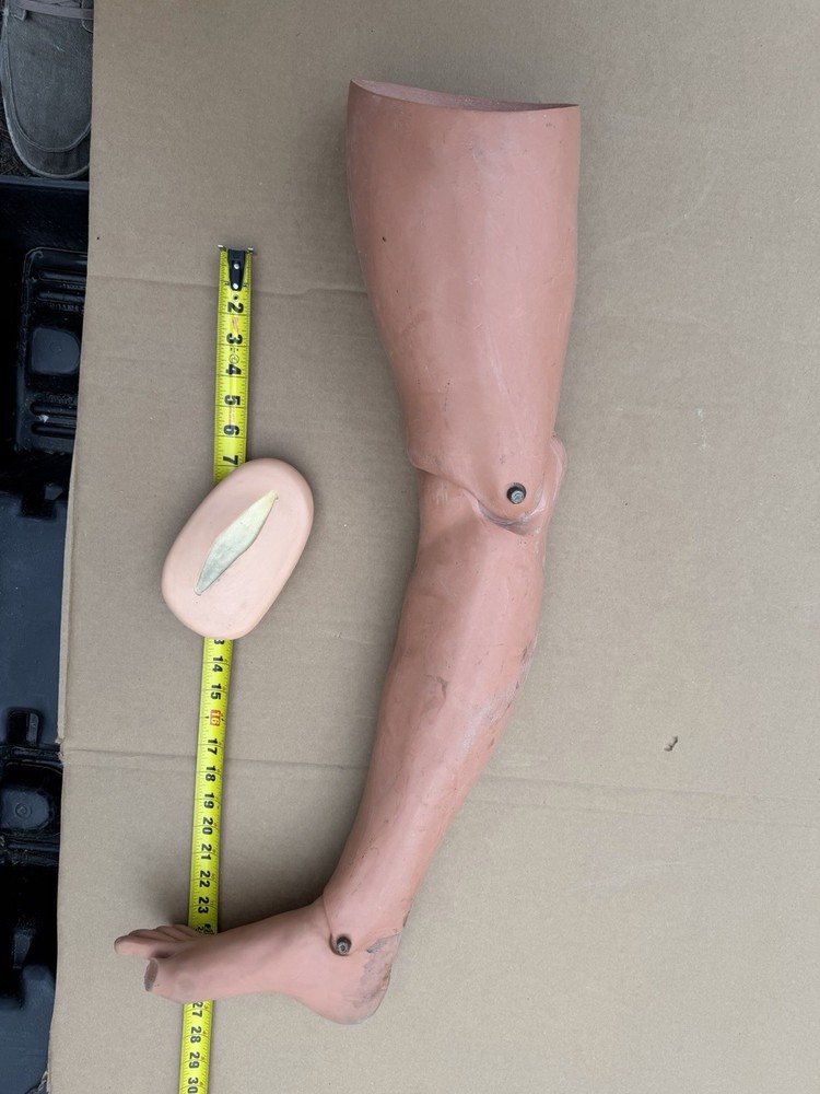 Laerdal Manikin Right Leg