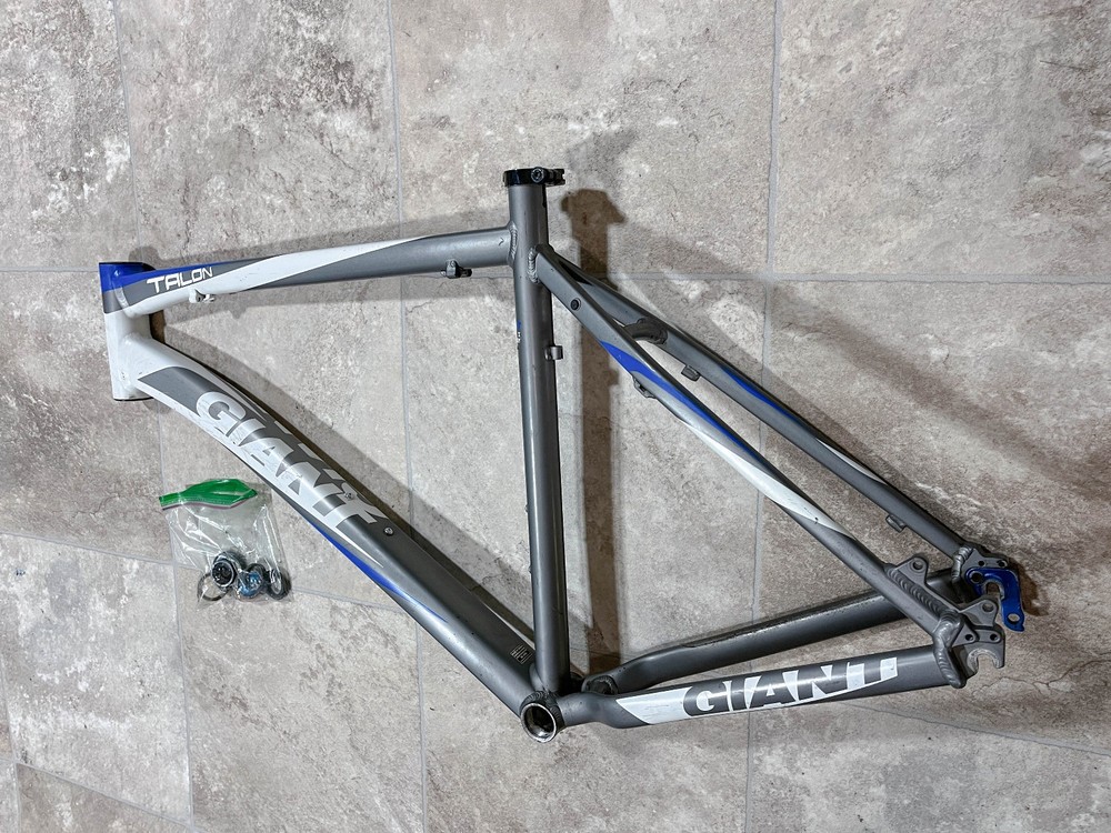 Giant Talon XL 26" wheel frame 2010