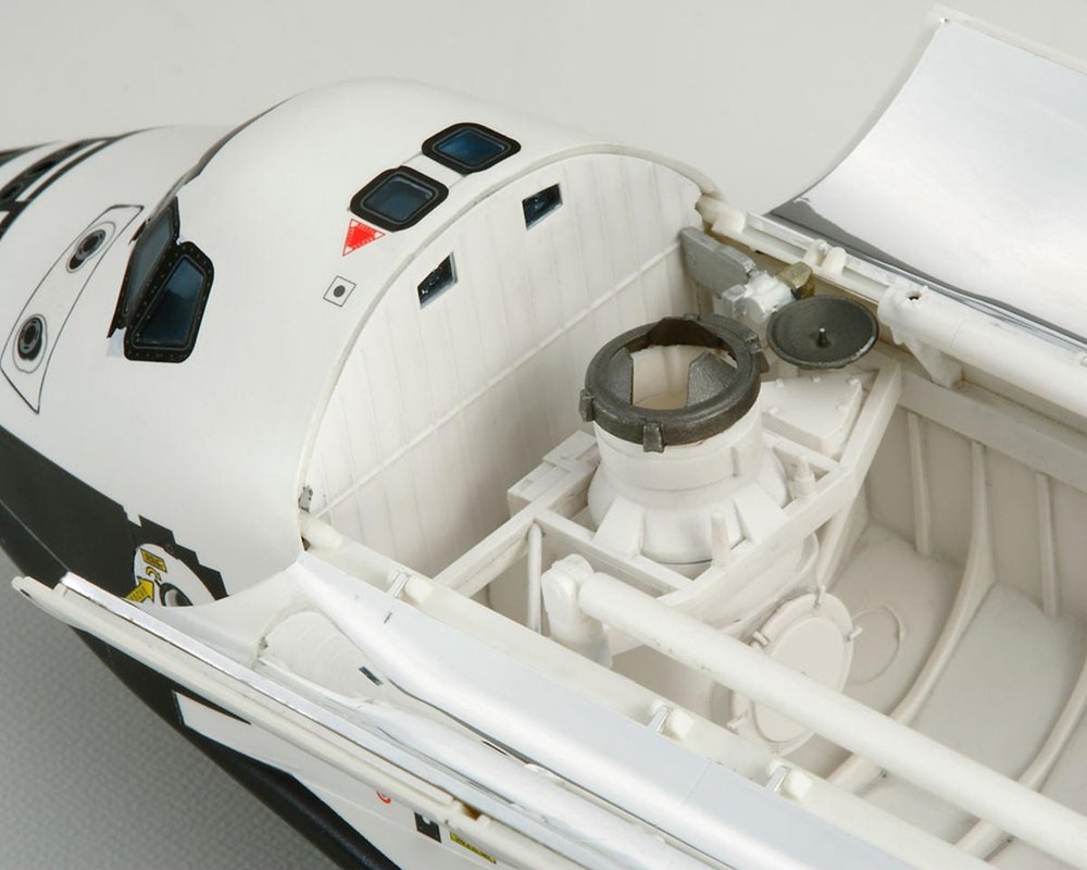 Tamiya 1/100 Space Shuttle Atlantis Plastic Model Kit [TAM60402]
