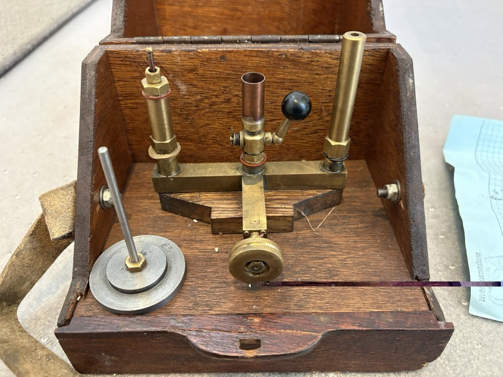 vintage deadweight tester