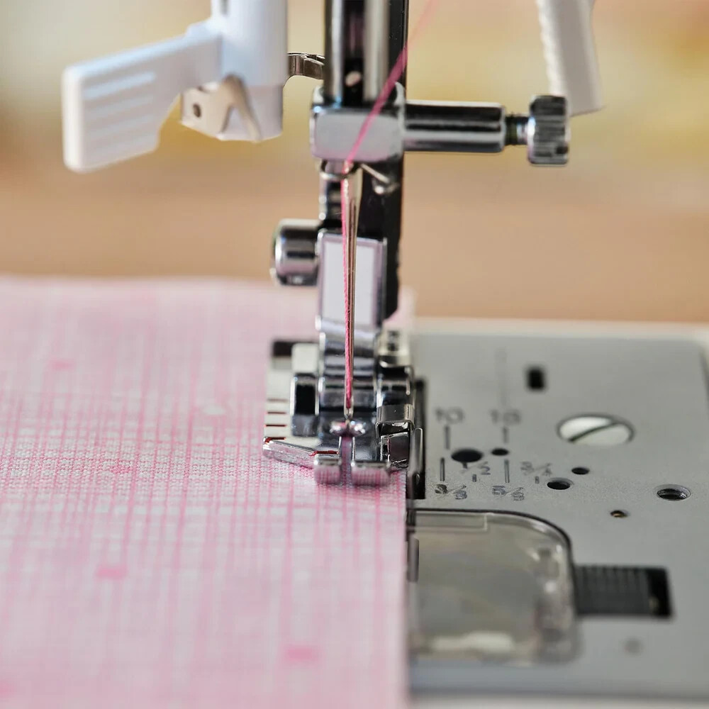 Singer Patchwork 7285Q Sewing and Quilting Machine with Extension Table
