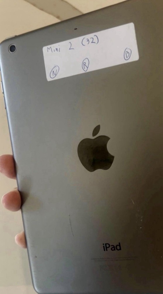 Apple iPad mini 2's 32GB Bundle of TWO