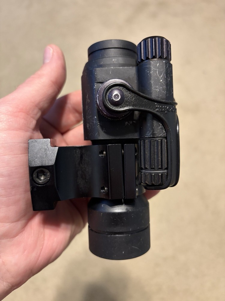 Aimpoint Comp M2 Red Dot with Wilcox Mount