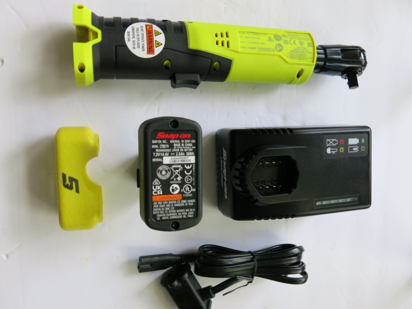 Snap On Tools 14.4v 3/8 Brushless Cordless Ratchet CTR861 with Battery & Charger