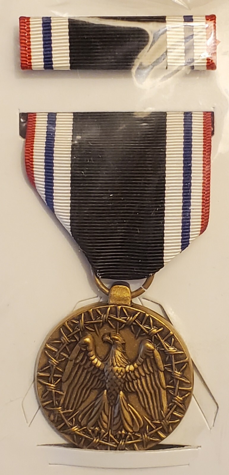 PRISONER OF WAR, MEDAL & Ribbon Bar w/Original Box Military Issue 12/87 VTG MIL