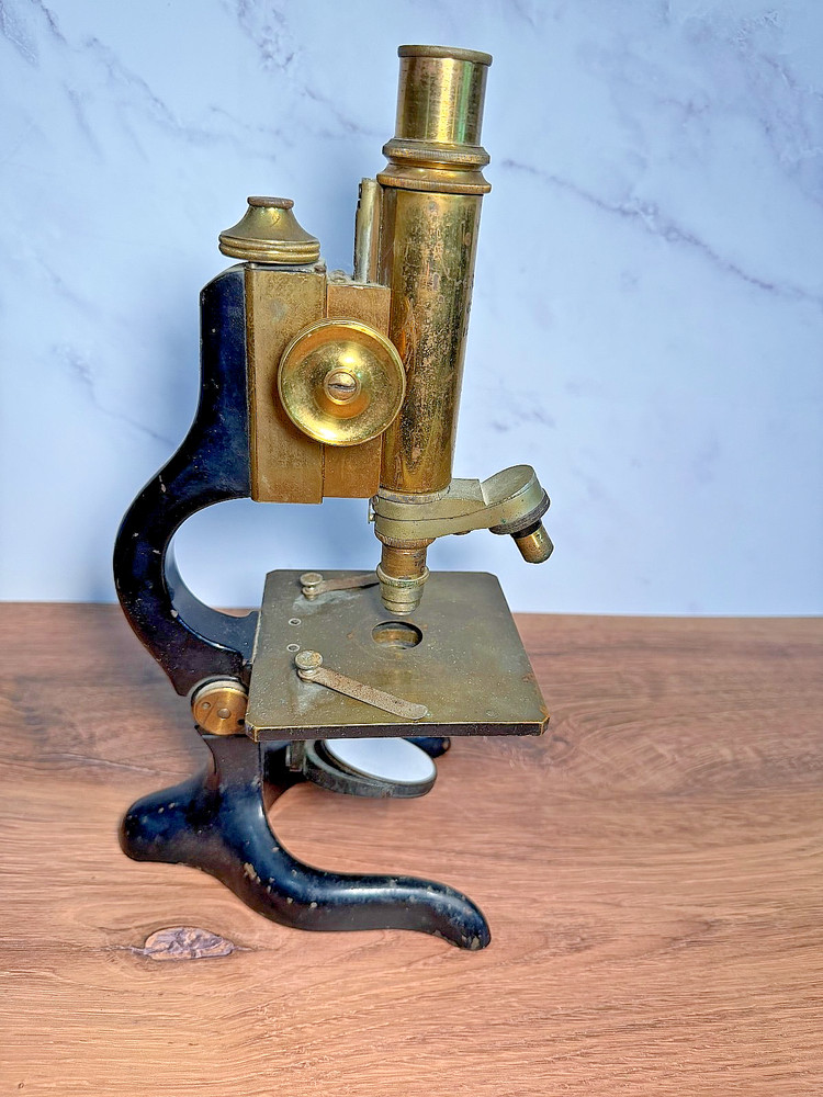 NICE ANTIQUE E. LEITZ WETZLAR BRASS MICROSCOPE NO. 134082