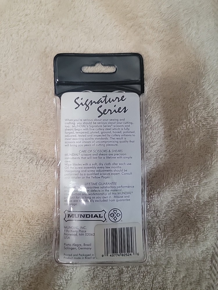 Mundial 4-1/2" Classic Forged Button Hole Scissors #252