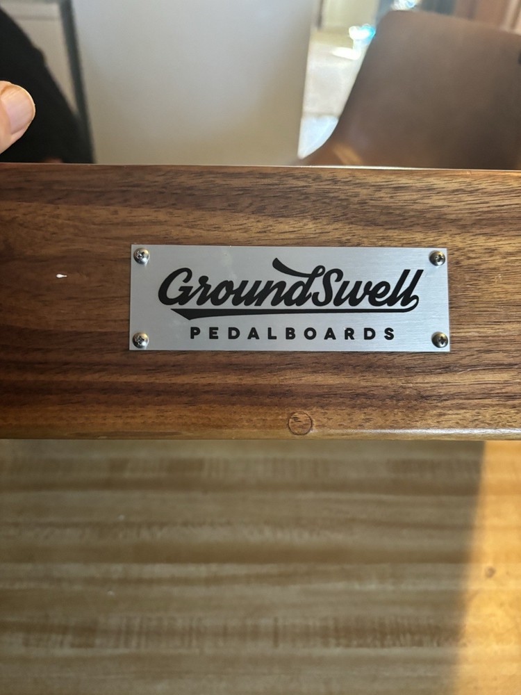 Ground Swell Oak Pedalboard