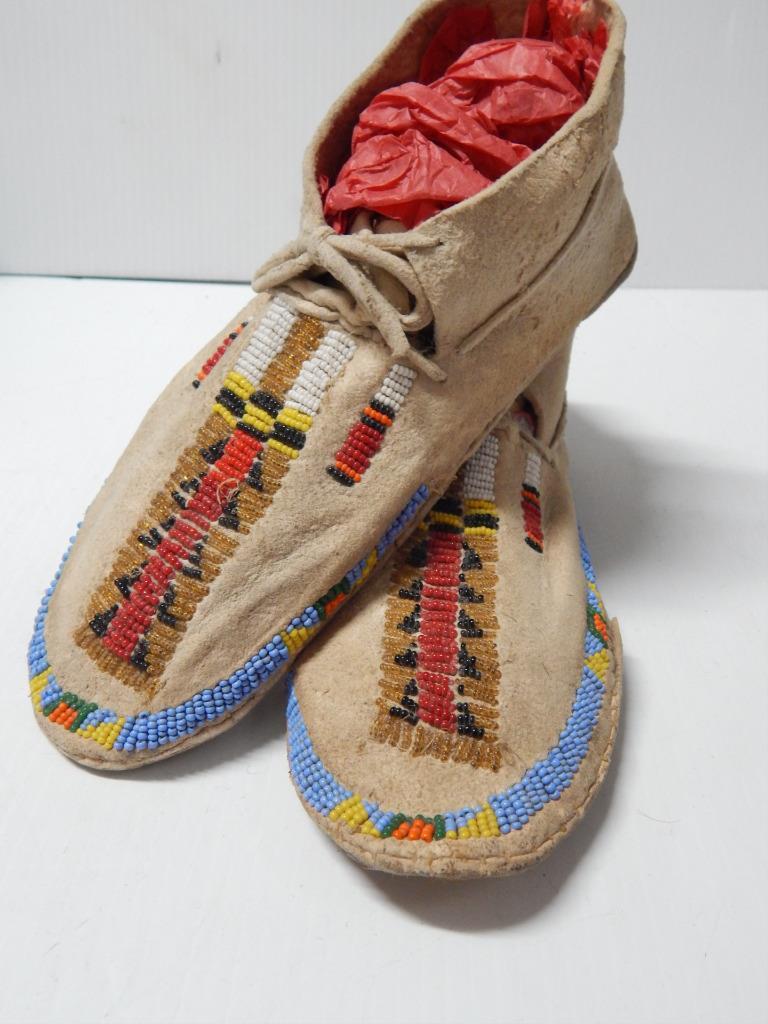 ANTIQUE / VINTAGE ARAPAHO INDIAN BEADED BRAIN TANNED MOCCASINS