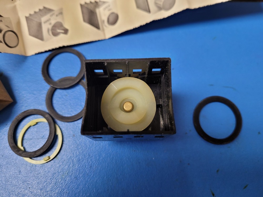 (1 PC) PWSEB101 MICROSWITCH Selector Switch Base 4-Slot 2-Position