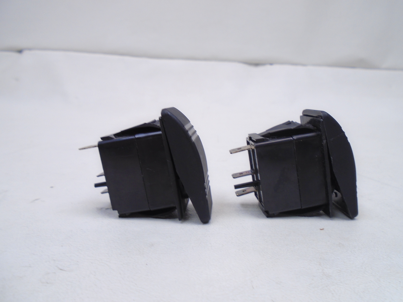 CARLING 12 VOLT 20 AMP ON / OFF ILLUMINATED ROCKER SWITCH (SET OF 2) MARINE BOAT