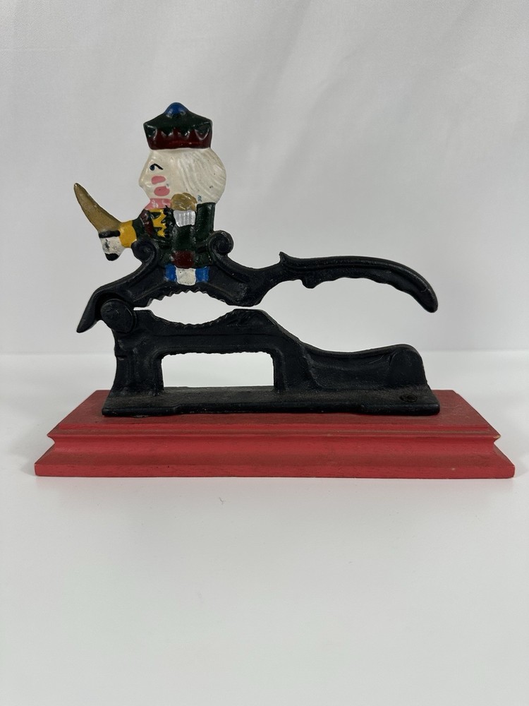 RARE VINTAGE NUTCRACKER CAST IRON NUT CRACKER