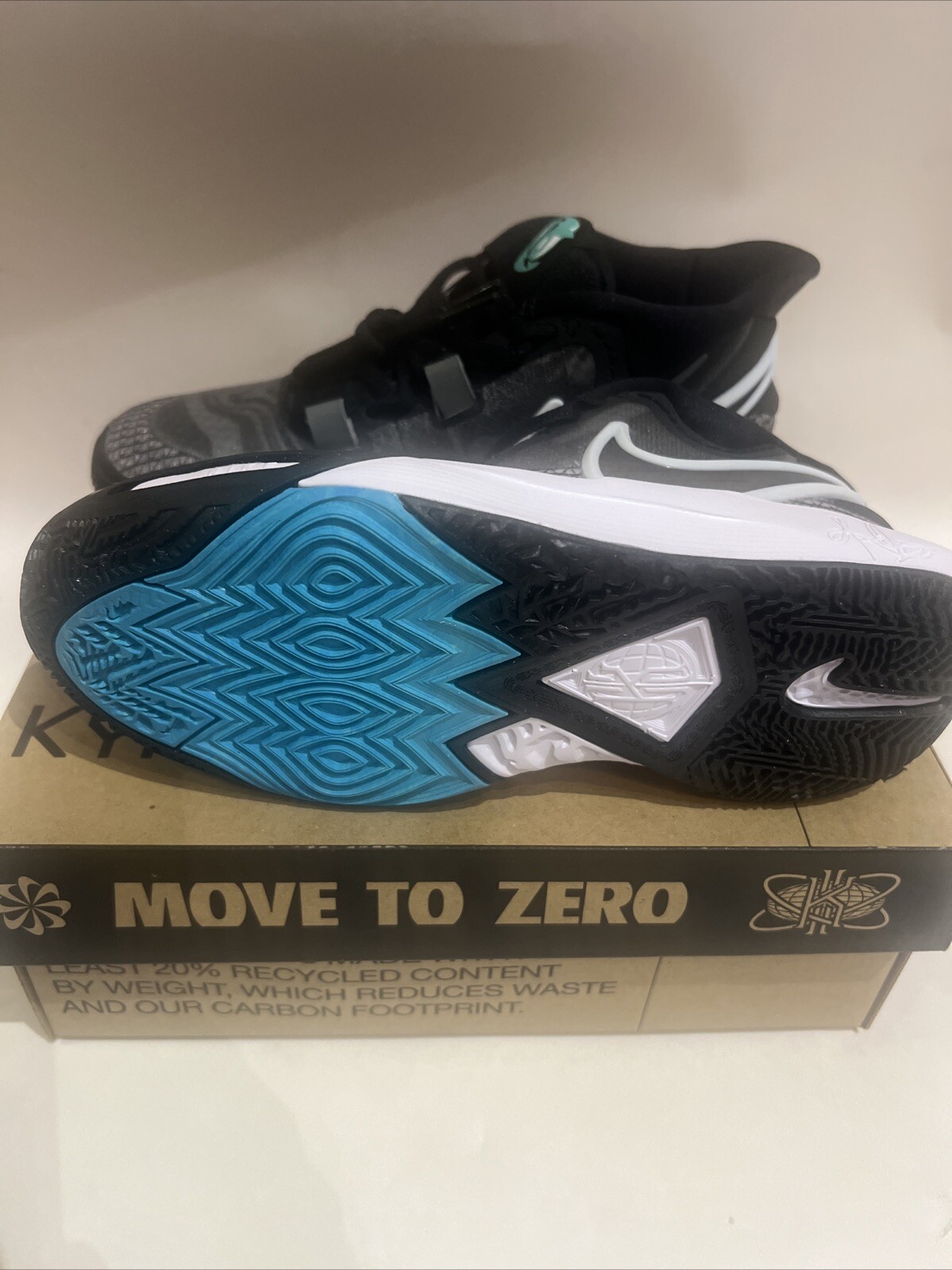 Nike Kyrie 8 GO (GS) DQ8076-001 Black White Light Menta NIB 4.5Y. New Free Shipp