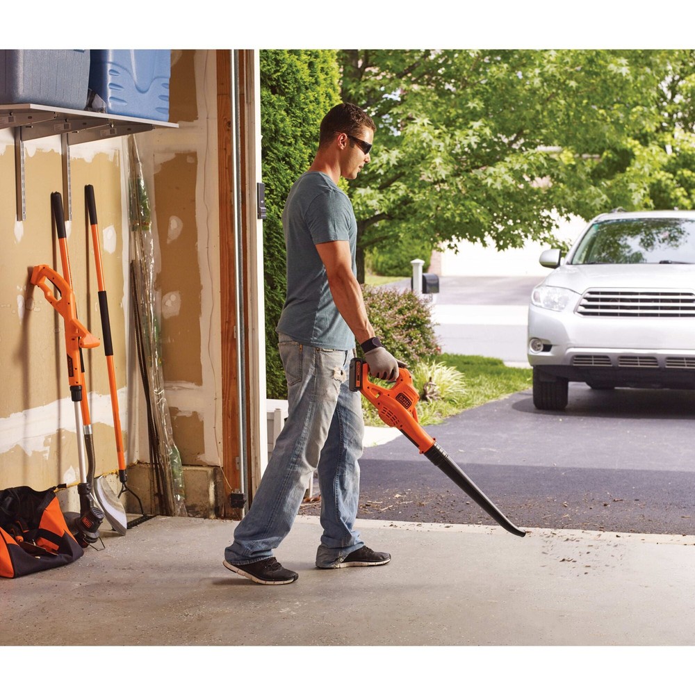 BLACK+DECKER 20V Max Lithium Sweeper - LSW221