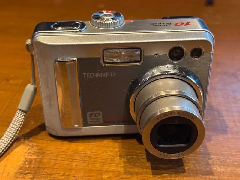 Technika SH-A366 10MP Digital Camera – 3x Super Zoom – Untested